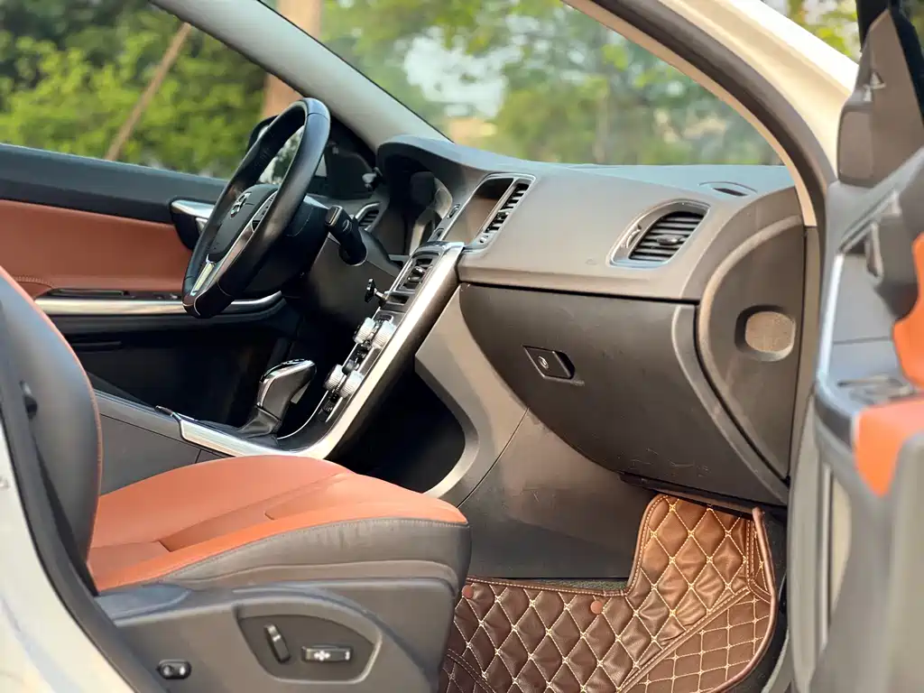Volvo S60 2020 — фото 15