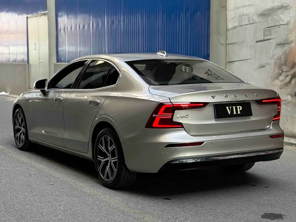 Volvo S60 2023 — фото 5