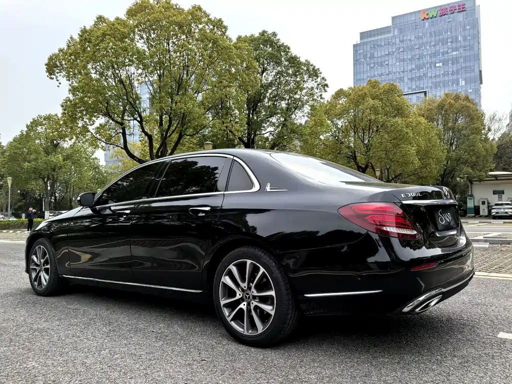 Mercedes-Benz E-Class 2019 — фото 13