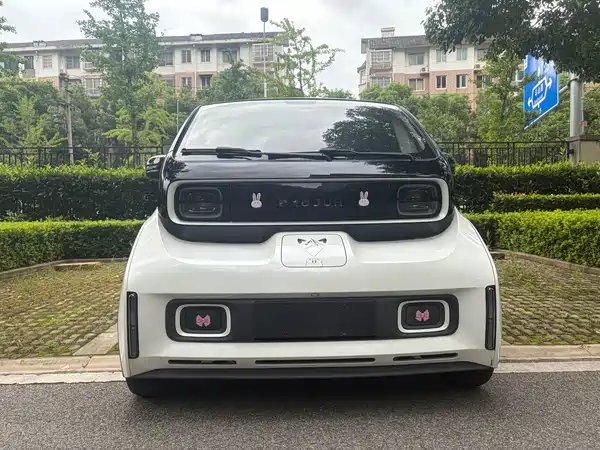 Baojun E300 2020