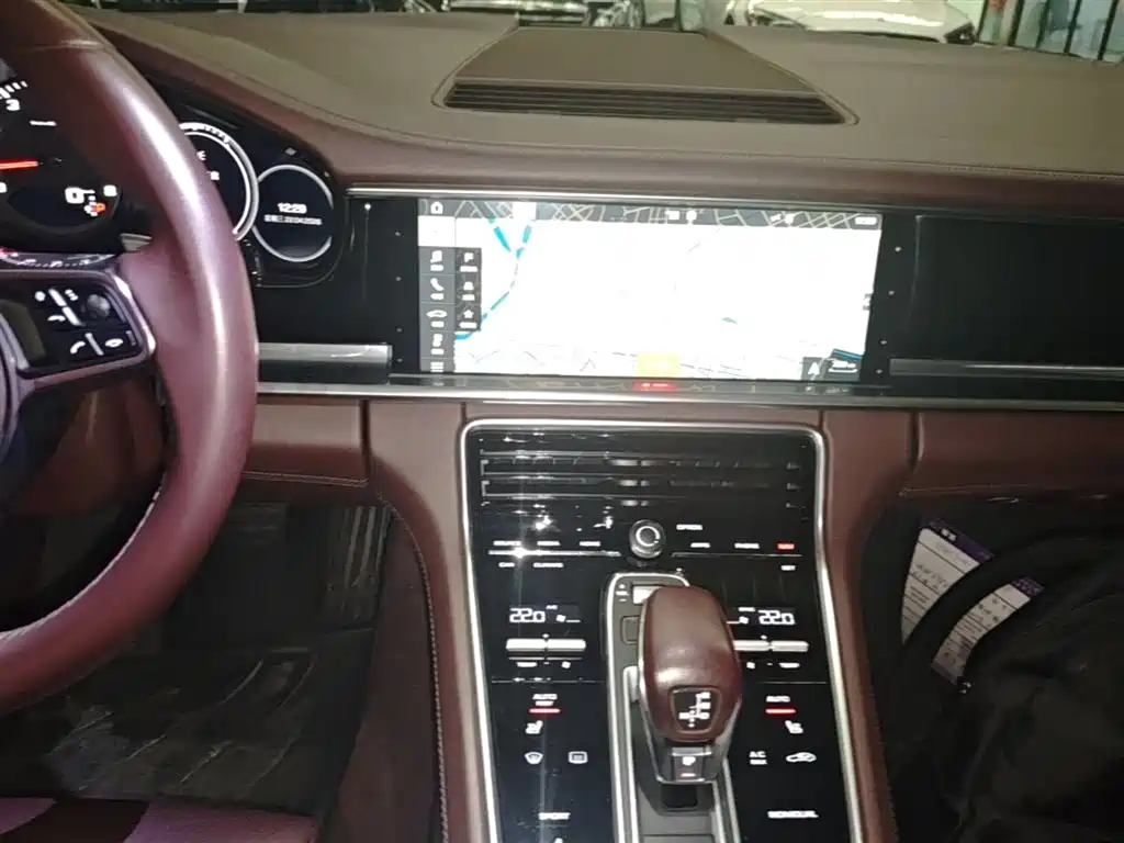 Porsche Panamera 2018 — фото 13