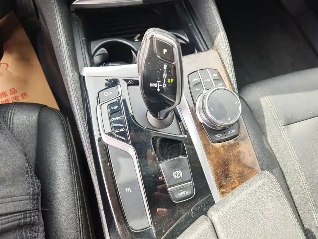 BMW 5 Series 2019 — фото 18