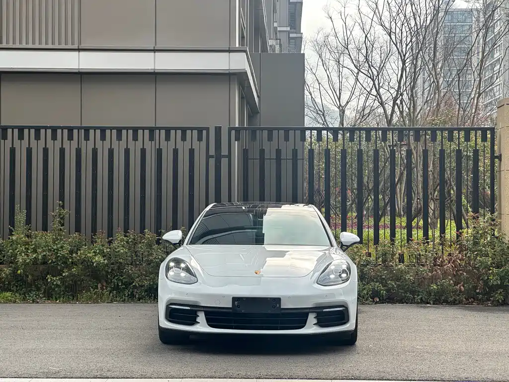 Porsche Panamera 2018 — фото 2