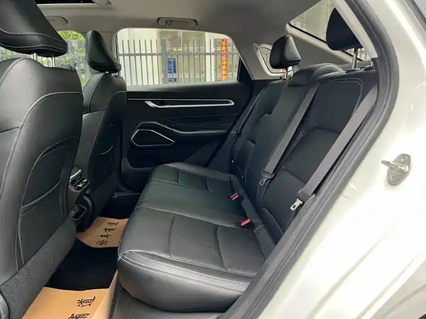 Geely Emgrand 2022