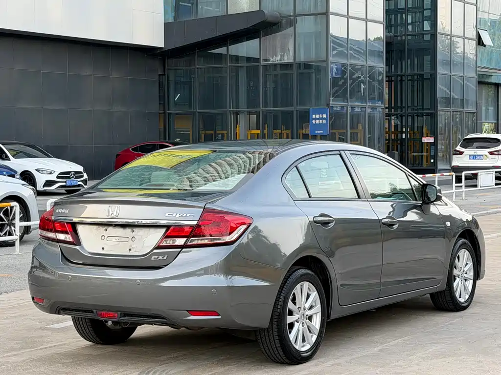 Honda Civic 2015 — фото 4