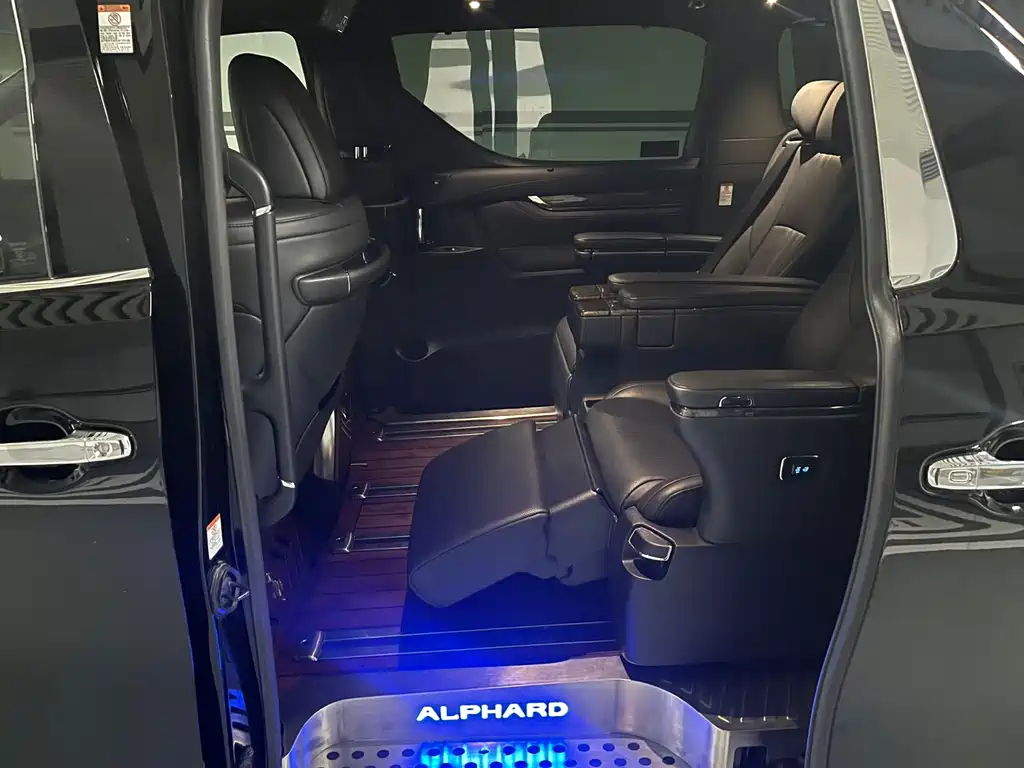 Toyota Alphard 2020 — фото 15