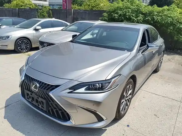 Lexus ES 2022