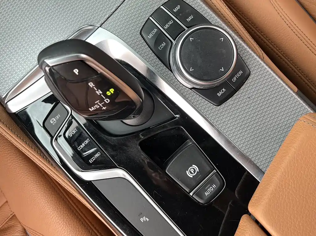 BMW 5 Series 2018 — фото 14