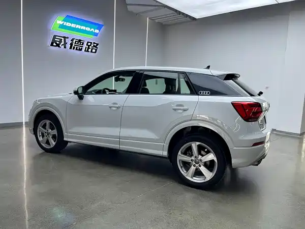 Audi Q2L 2019