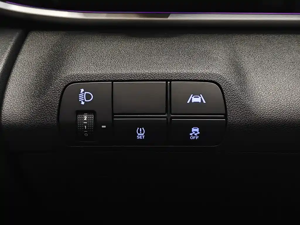 Hyundai Elantra 2023 — фото 20