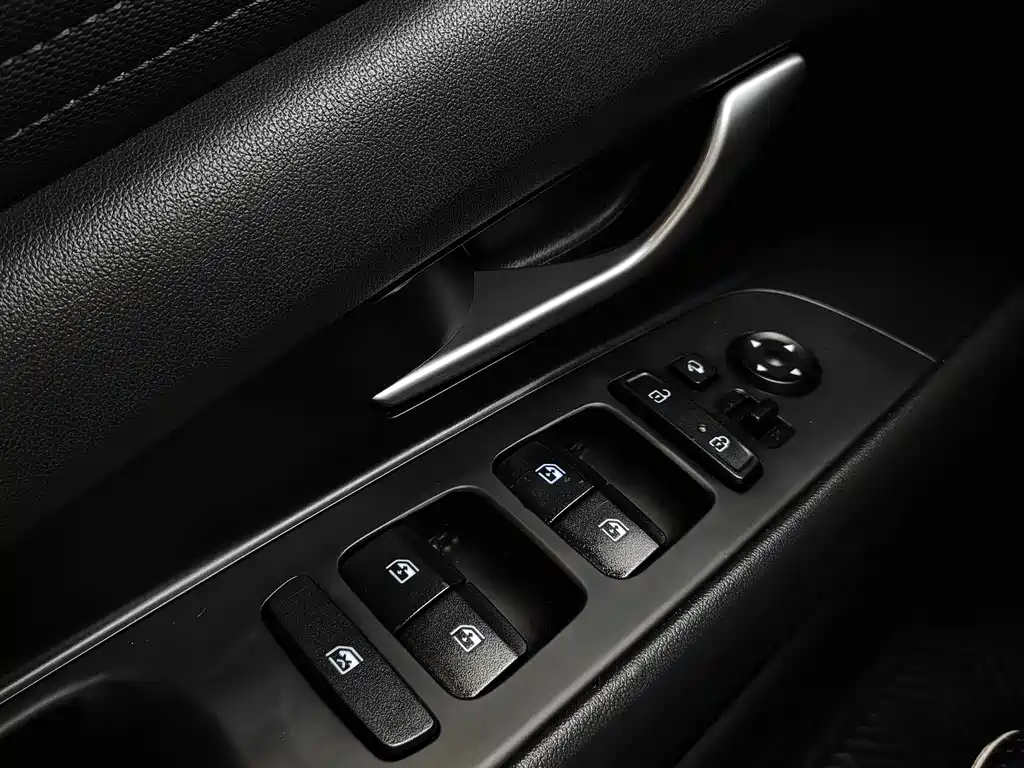 Hyundai Elantra 2023 — фото 19