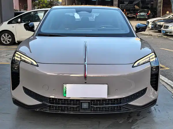 Hongqi EH7 2024