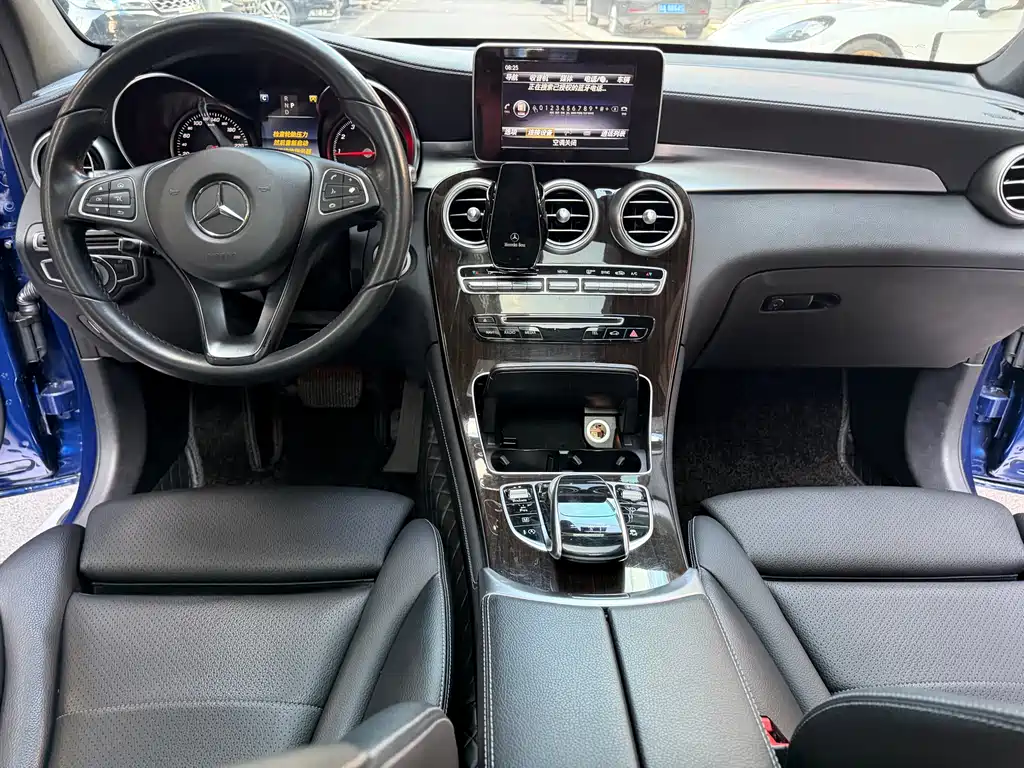 Mercedes-Benz GLC 2018 — фото 16
