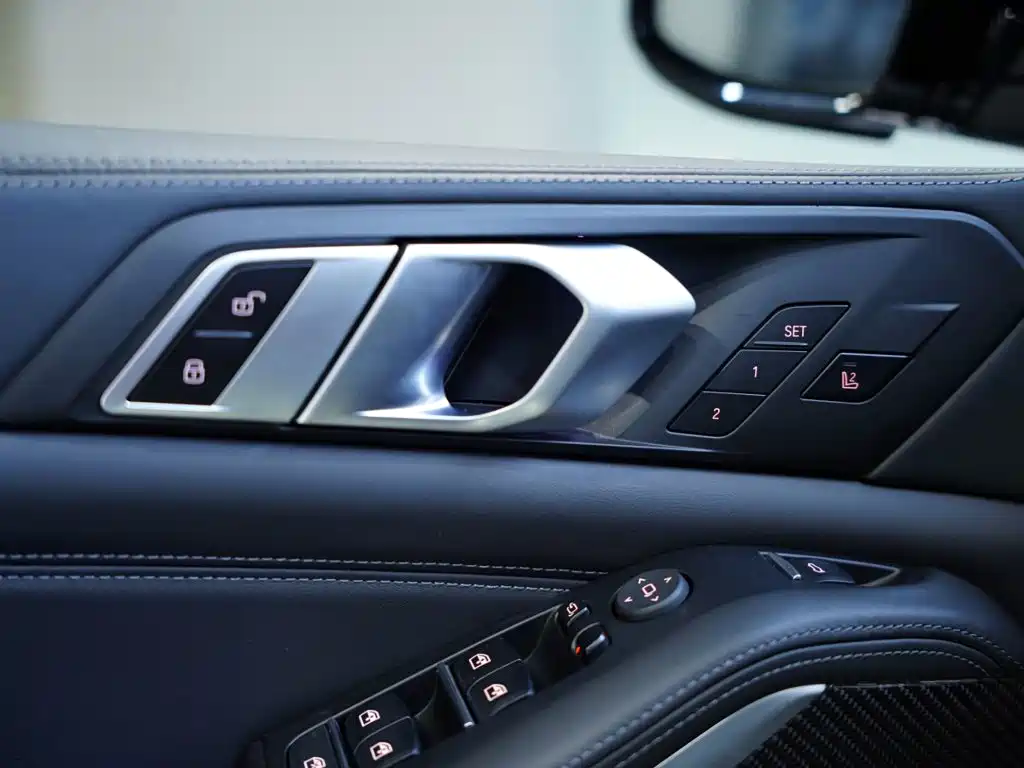BMW X5 M 2022 — фото 18