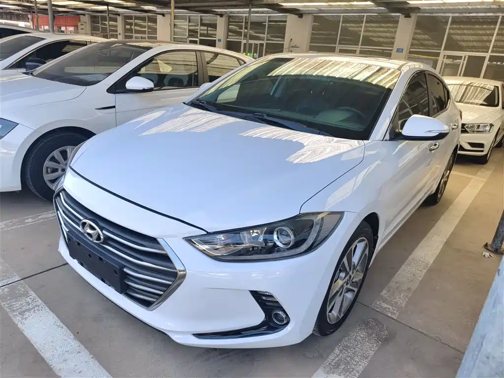 Hyundai Elantra 2017 — фото 1