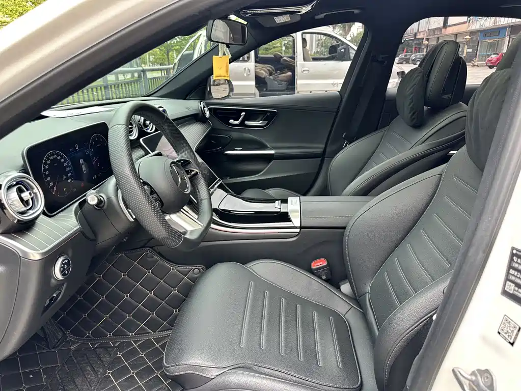 Mercedes-Benz C-Class 2023 — фото 4