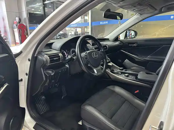 Lexus IS 2015