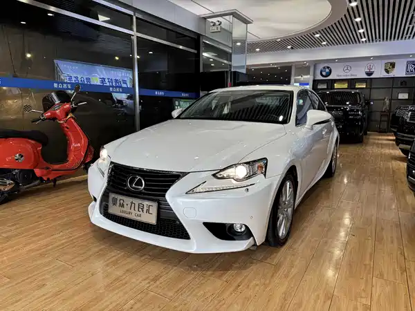 Lexus IS 2015