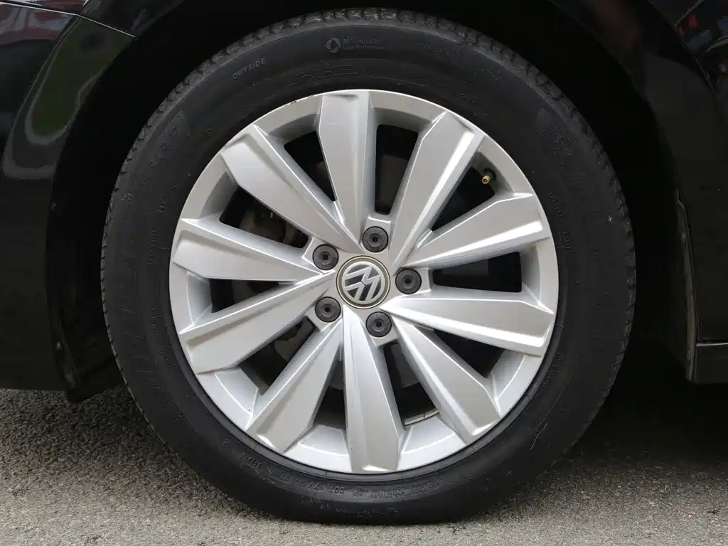 Volkswagen Passat 2019 — фото 17