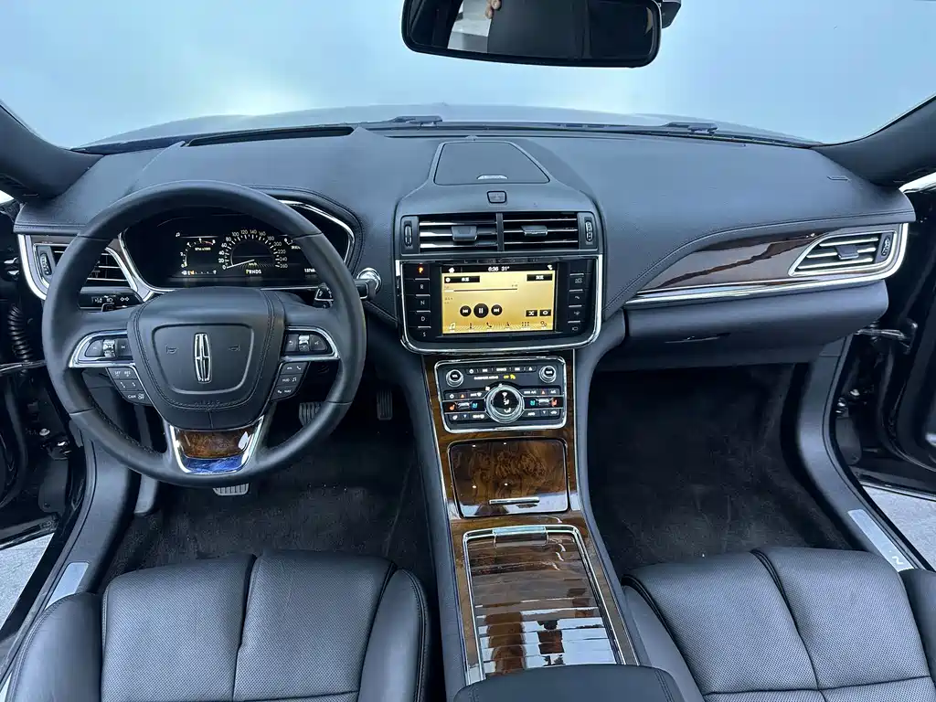 Lincoln Continental 2018 — фото 26