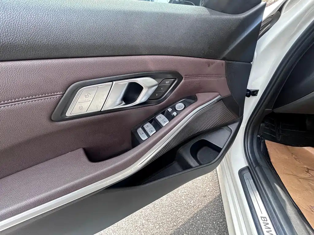 BMW 3 Series 2019 — фото 10