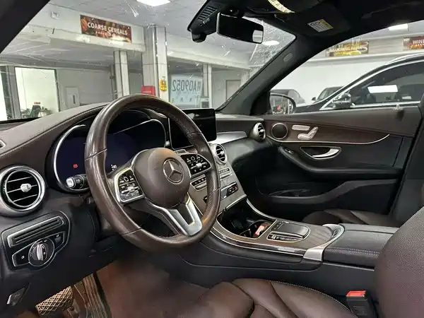 Mercedes-Benz GLC 2023