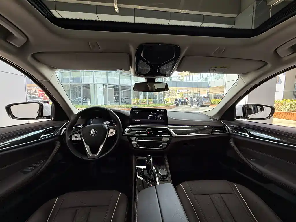 BMW 5 Series 2023 — фото 15