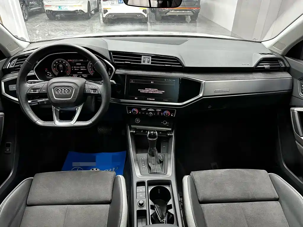 Audi Q3 2023 — фото 11