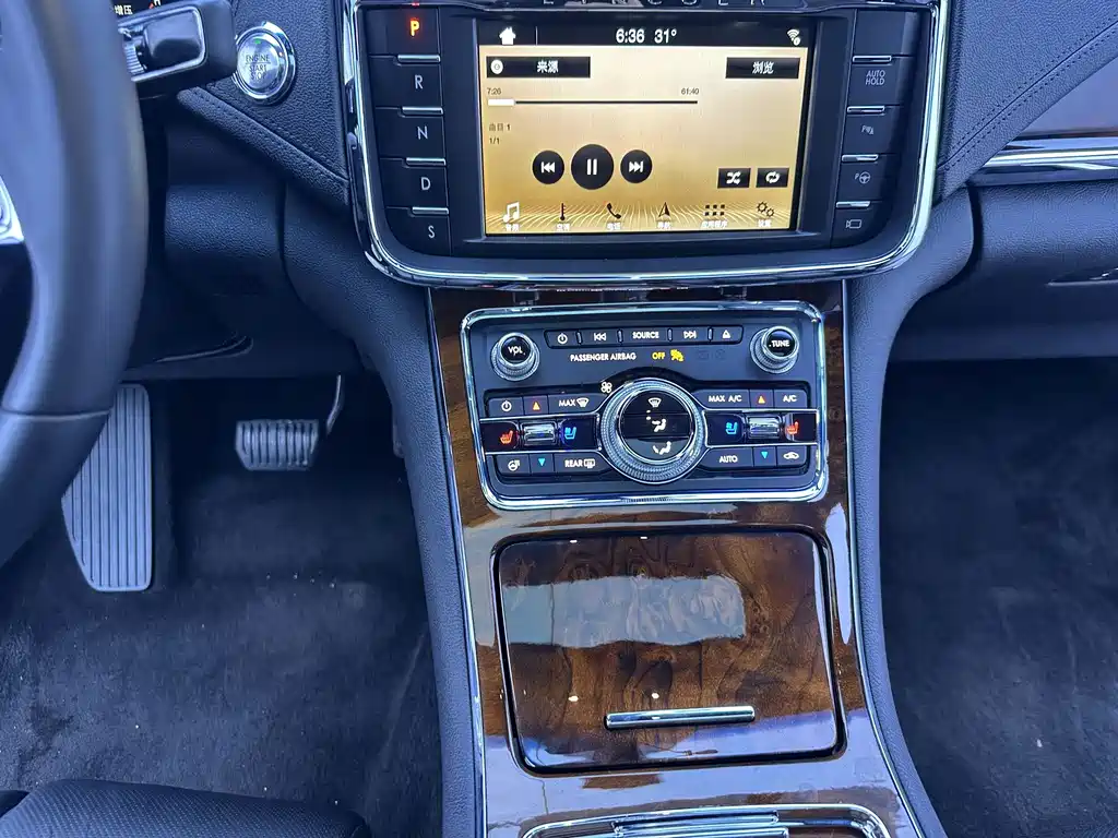 Lincoln Continental 2018 — фото 25