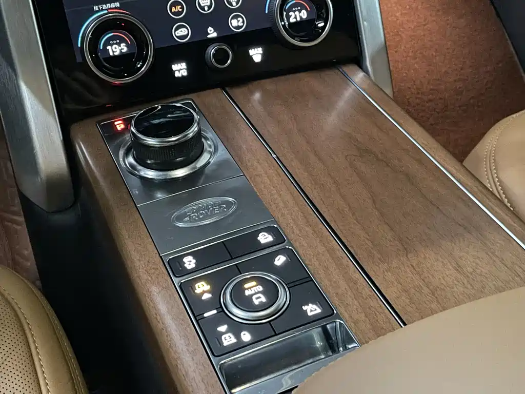 Land Rover Range Rover 2019 — фото 17
