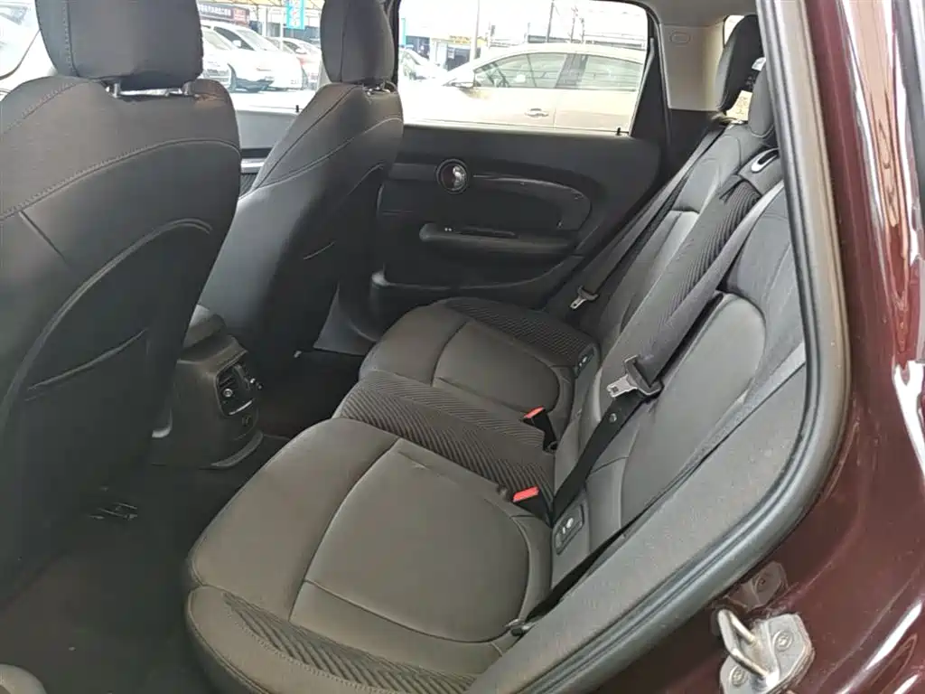 MINI Clubman 2017 — фото 17