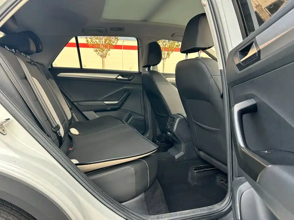 Volkswagen T-Roc 2022 — фото 11