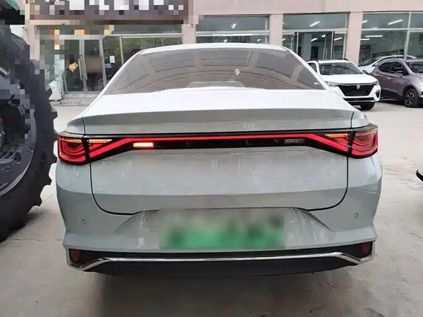 Geely Emgrand L Hip 2024