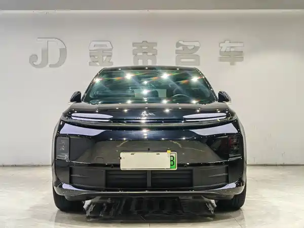 Li Auto L6 2025