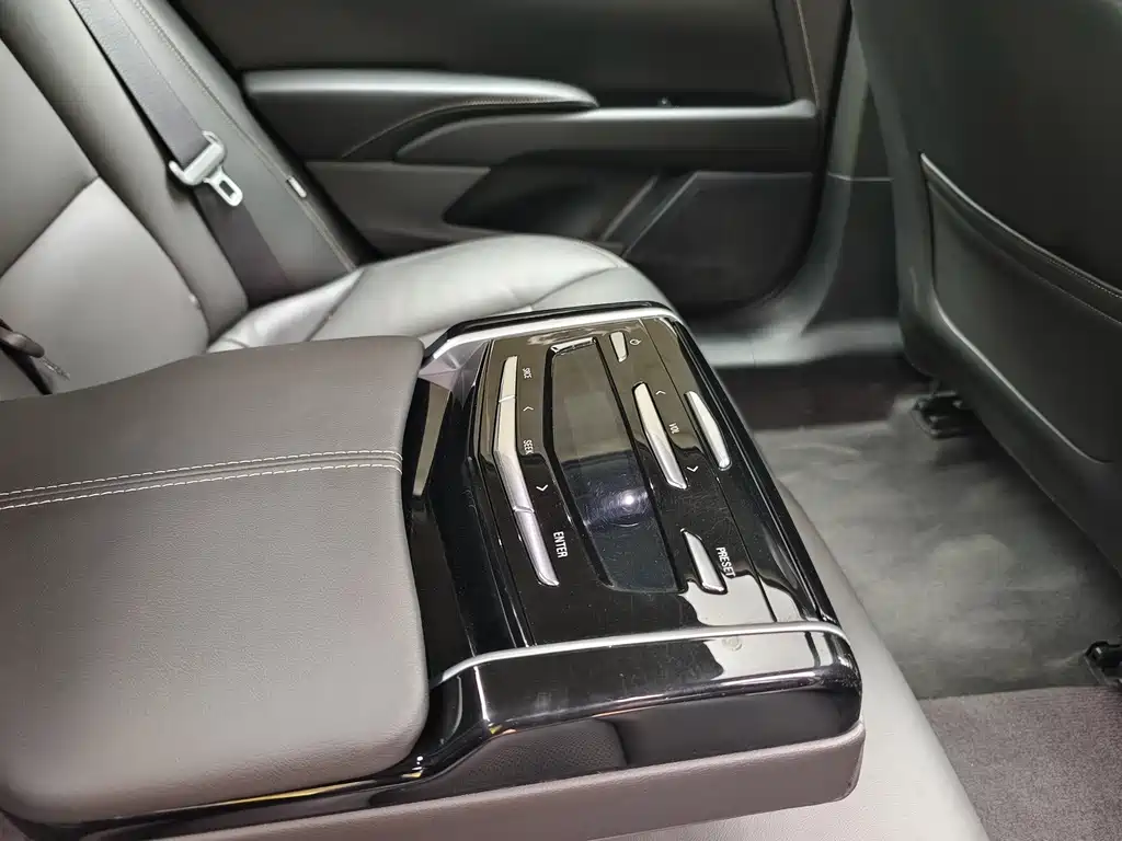 Cadillac XTS 2018 — фото 6
