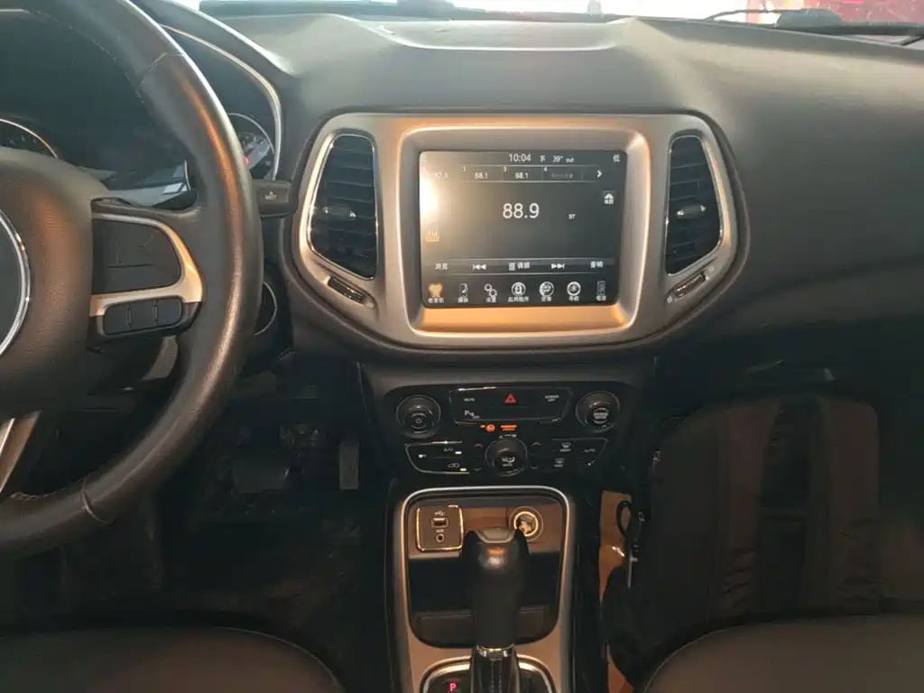 Jeep Compass 2018 — фото 13