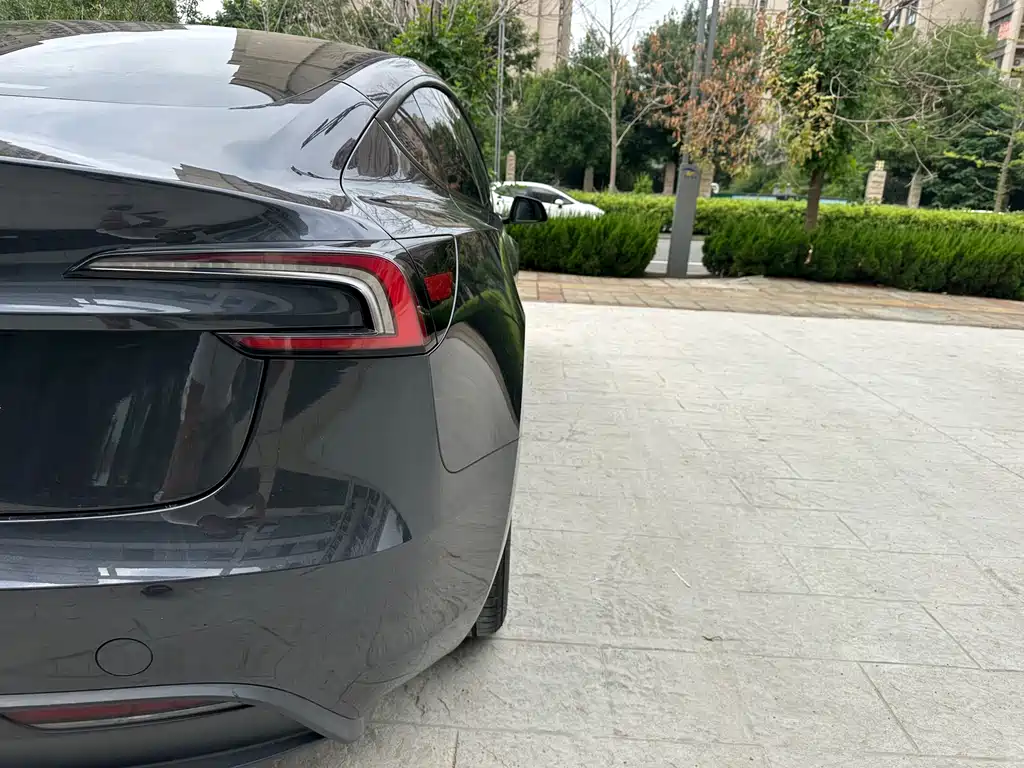 Tesla Model 3 2025 — фото 14