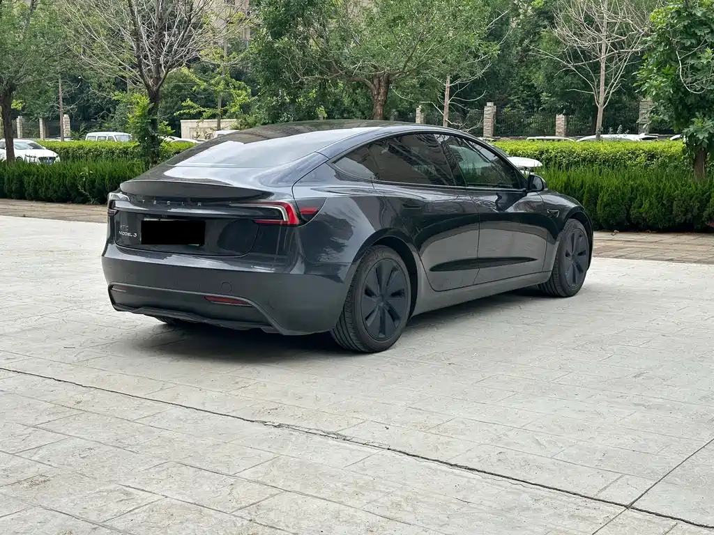 Tesla Model 3 2025 — фото 6
