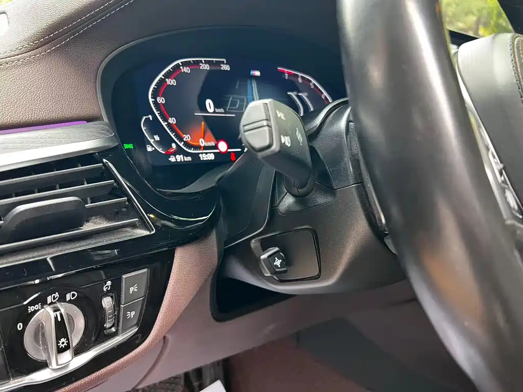 BMW 5 Series 2022 — фото 14