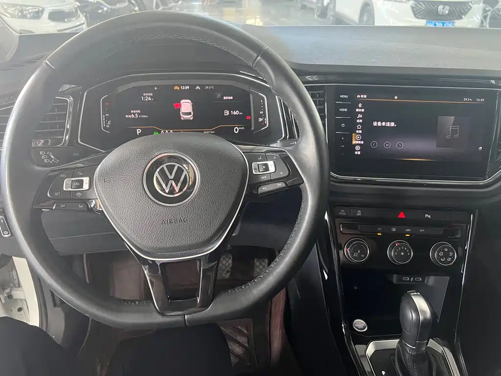 Volkswagen T-Roc 2023 — фото 14