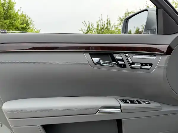 Mercedes-Benz S-Class 2008