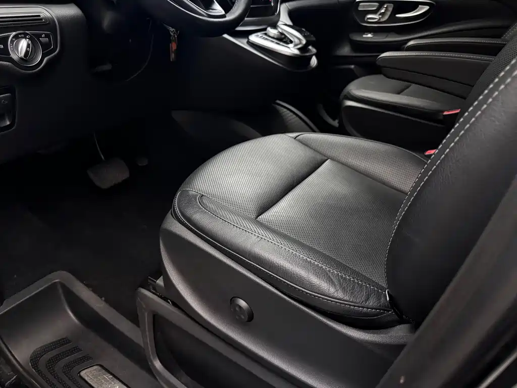 Mercedes-Benz V-Class 2020 — фото 16