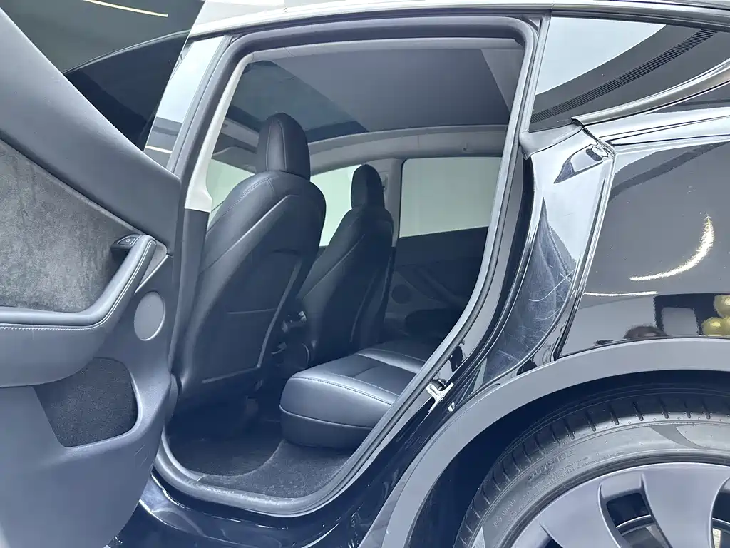 Tesla Model Y 2022 — фото 15