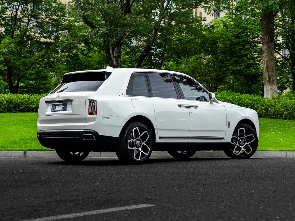 Rolls-Royce Cullinan 2021 — фото 21