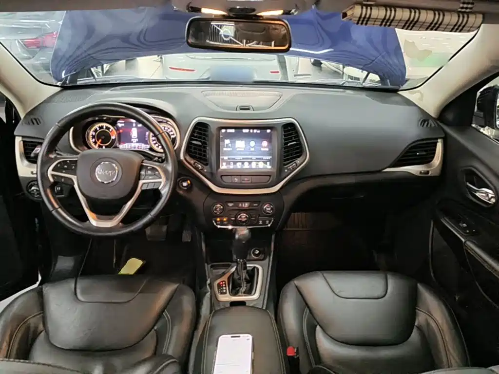 Jeep Cherokee 2018 — фото 10