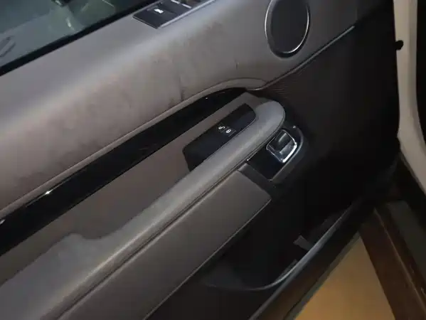 Land Rover Discovery 2018