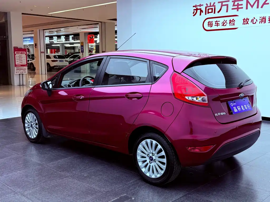 Ford Fiesta 2013 — фото 4