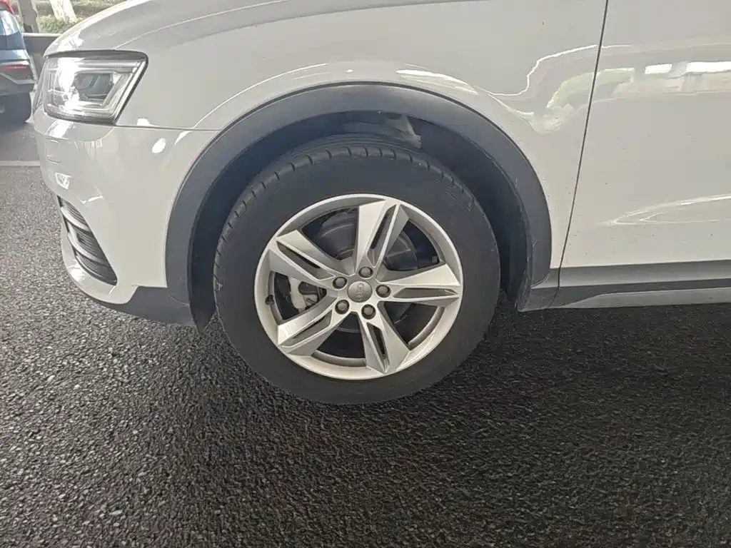 Audi Q3 2019 — фото 23