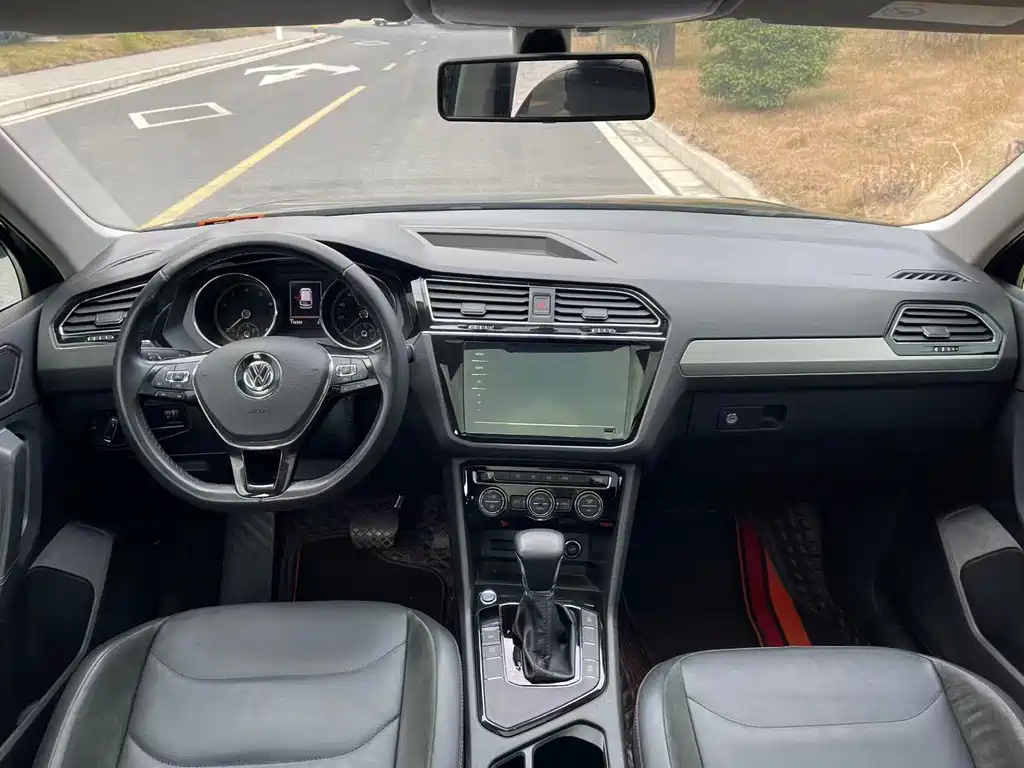 Volkswagen Tiguan L 2020 — фото 11