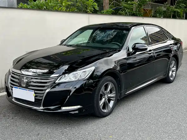 Toyota Crown 2015